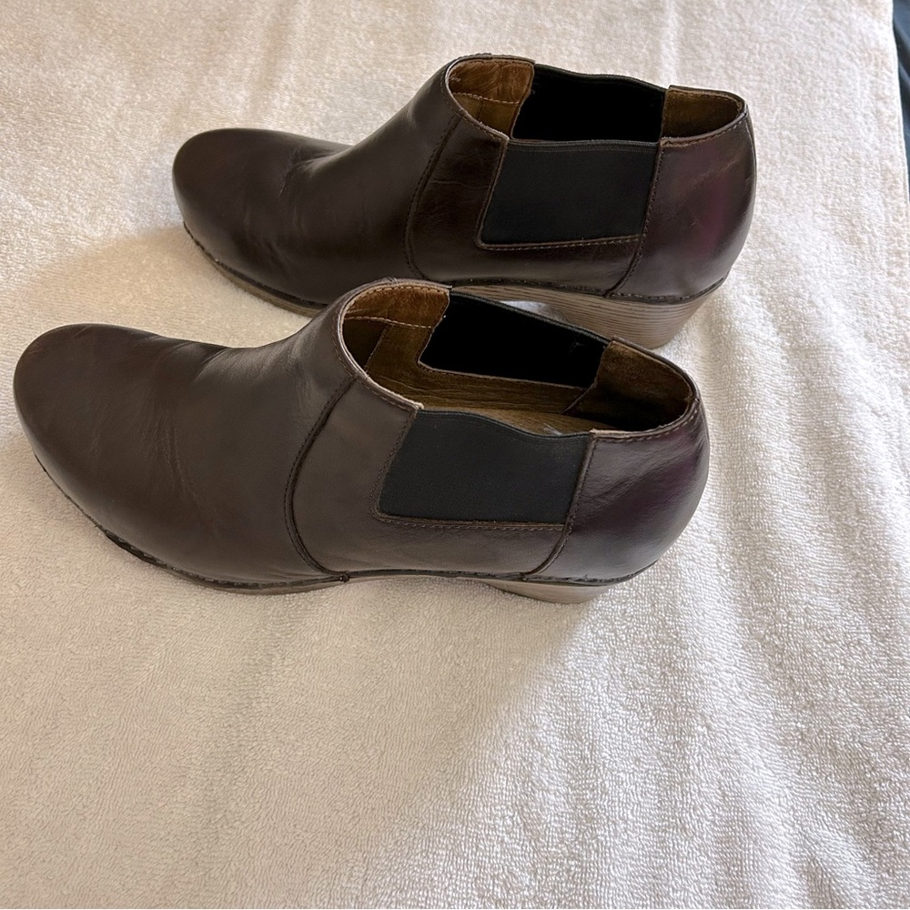 Dansko Women’s Marilyn style brown leather ankle bootie slip-on style no zippers